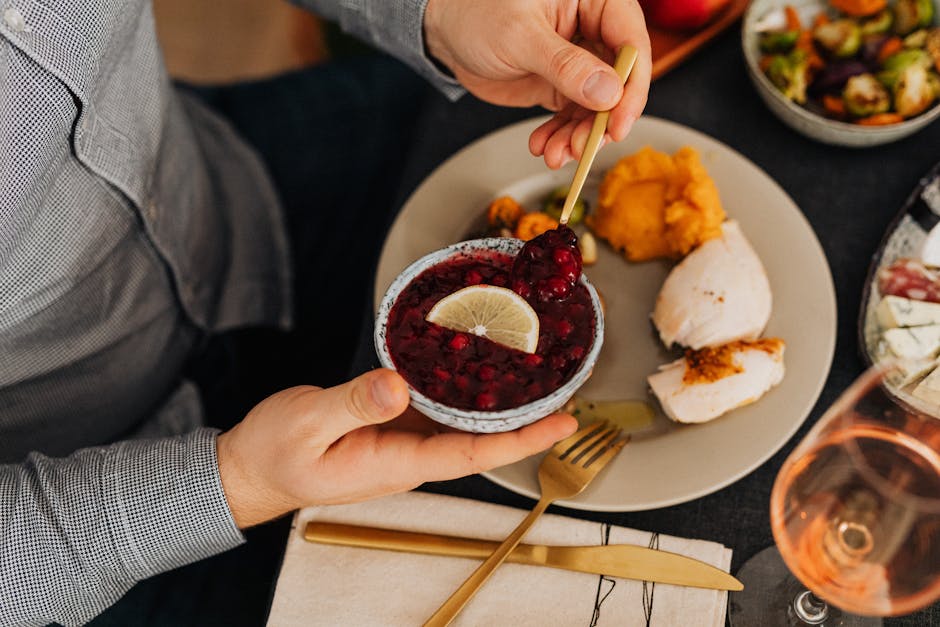 Kokossouffléer med rubinrød tranebærsaus