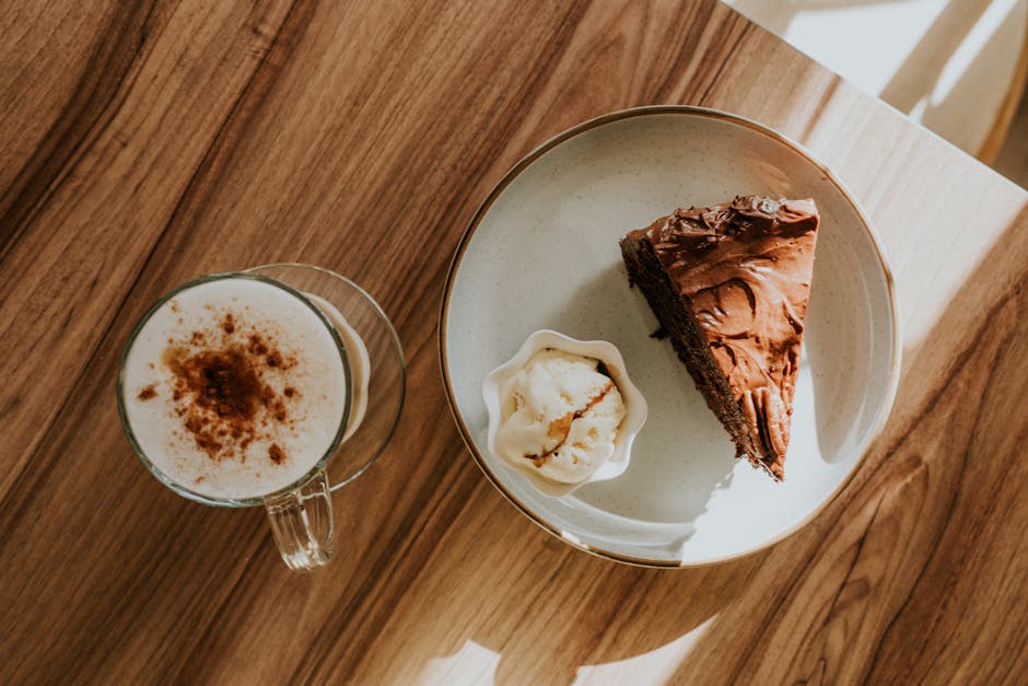 Krydderkake med sorghumsirup og rom-rosin-is