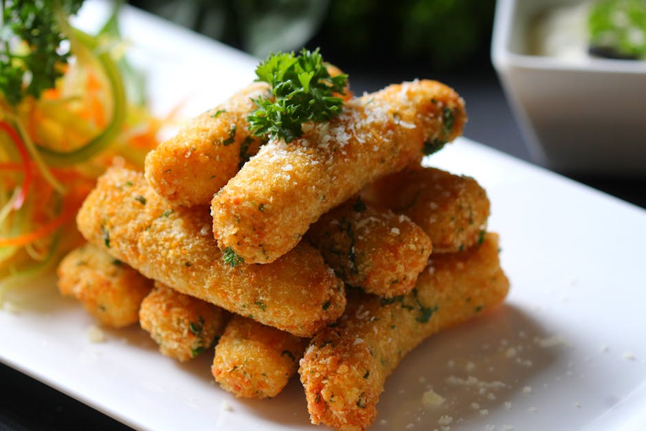 Sprø urtebiscuitstrimler med parmesan