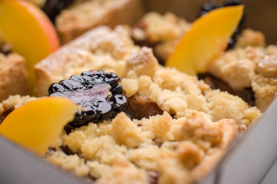 Eple- og bjørnebærcobbler med polenta