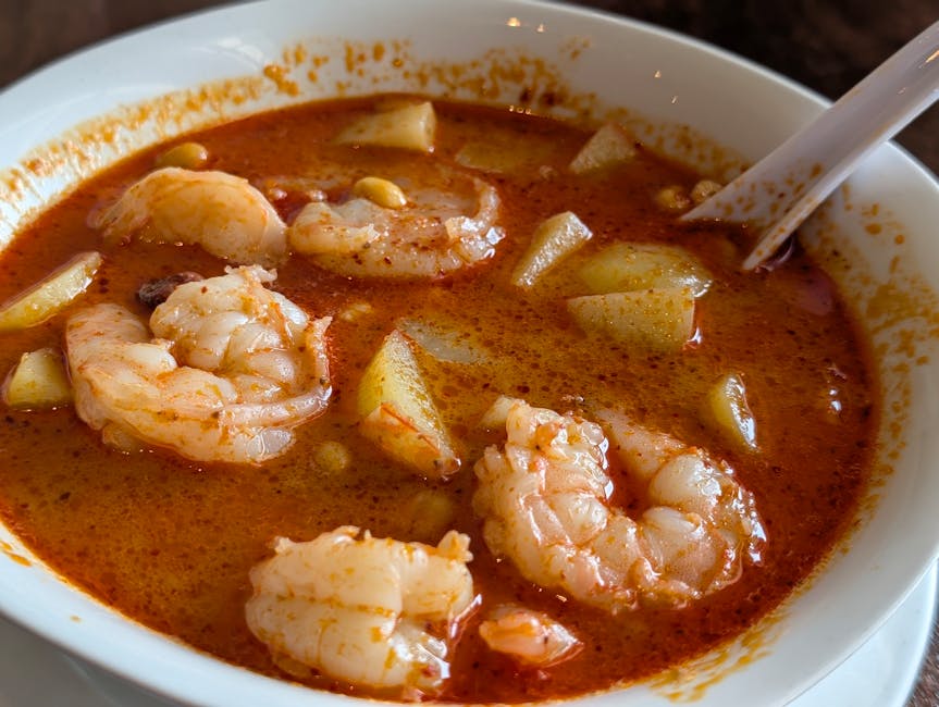 Reker og fingerlings i smakfull tomatsuppe