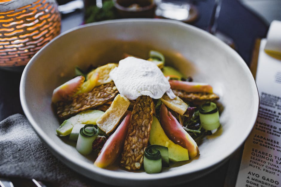 Grillet tempeh med avokado, radicchio og appelsindressing