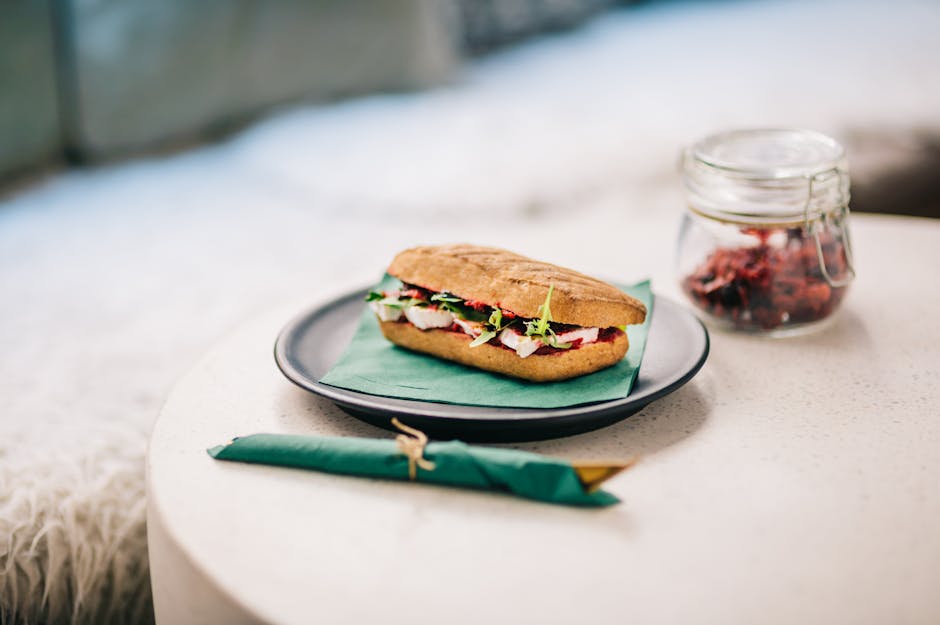 Røkt kyllingsandwich med soltørket tomat og basilikumpesto