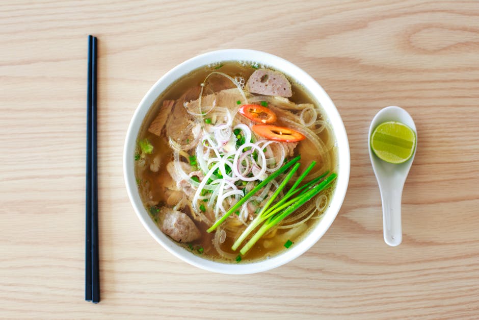 Vietnamesisk kyllingsuppe med nudler (Phở Gà)