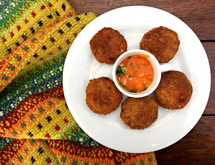 Ecuadorianske potetkaker med kremet peanøttsaus