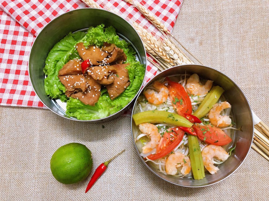 Frisk Saigon kyllingsalat med lime og chili