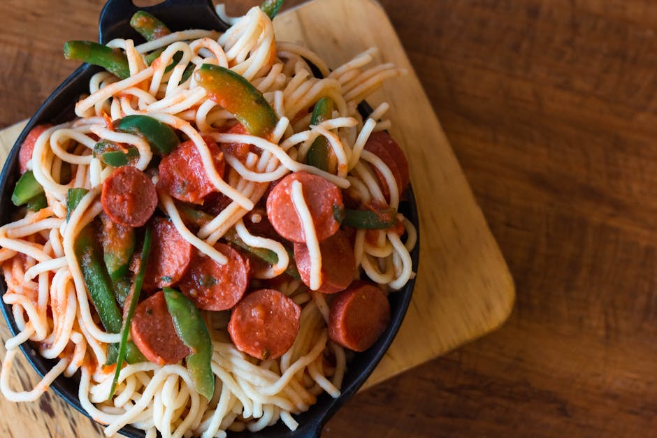 Bucatini med pølse og paprika