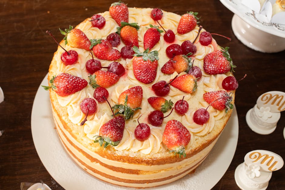 Jordbærkake med marsipantopp