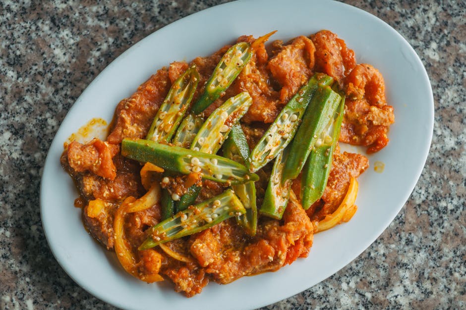 Stekt steinbit og okra med pekannøttsmørsaus