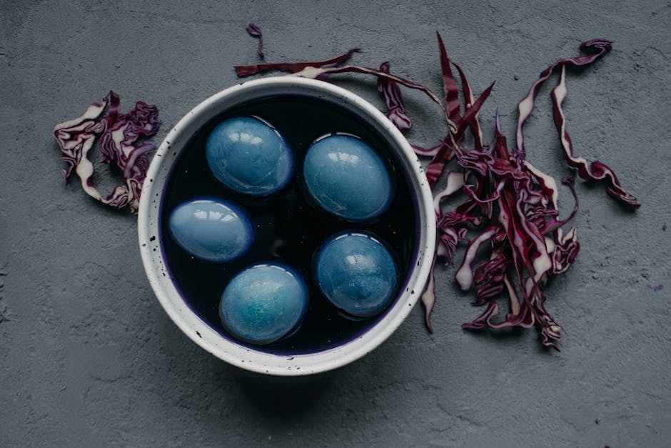 Fargerike syltede påskeegg med naturlig farge